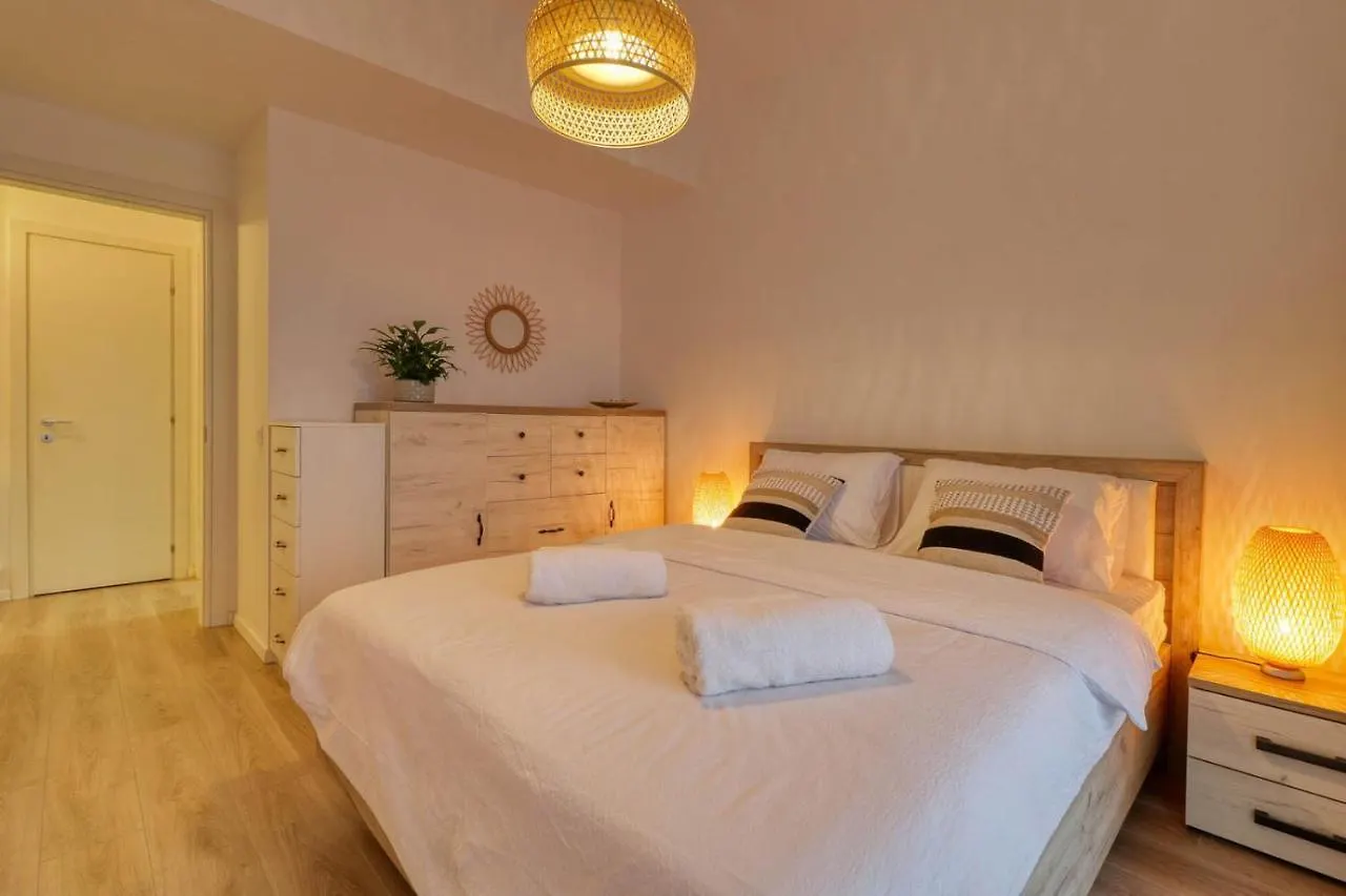 Inspiration Station - My Joyful, Cosy&Inviting Apt - Smart Thermostat - Private Parking - Ior Park - Long Term Price Cuts Bucareste Apartamento