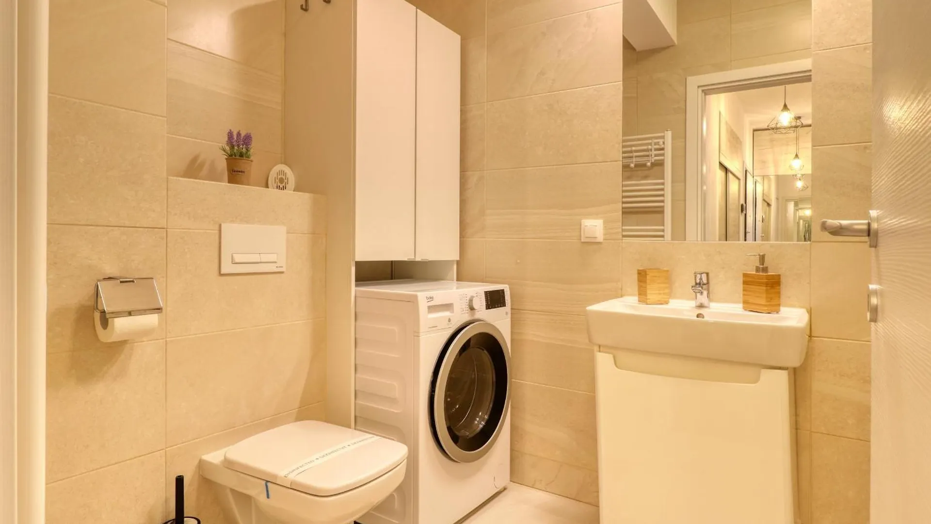 Inspiration Station - My Joyful, Cosy&Inviting Apt - Smart Thermostat - Private Parking - Ior Park - Long Term Price Cuts 布加勒斯特 0*,